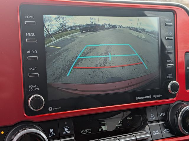2022 Toyota Highlander - Image 25