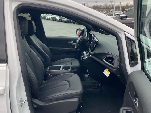 new 2026 Chrysler Pacifica car, priced at $40,958