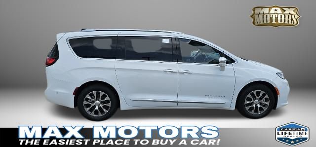 2024 Chrysler Pacifica Hybrid Pinnacle 14