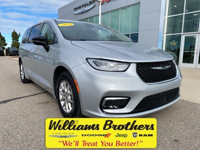 2024 Chrysler Pacifica Touring L - Silver Mist Clearcoat exterior view 3