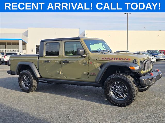 41 2025 Jeep Gladiator Mojave Crew Cab 4WD Pickup Truck Four-Wheel Drive 8-Speed Automatic