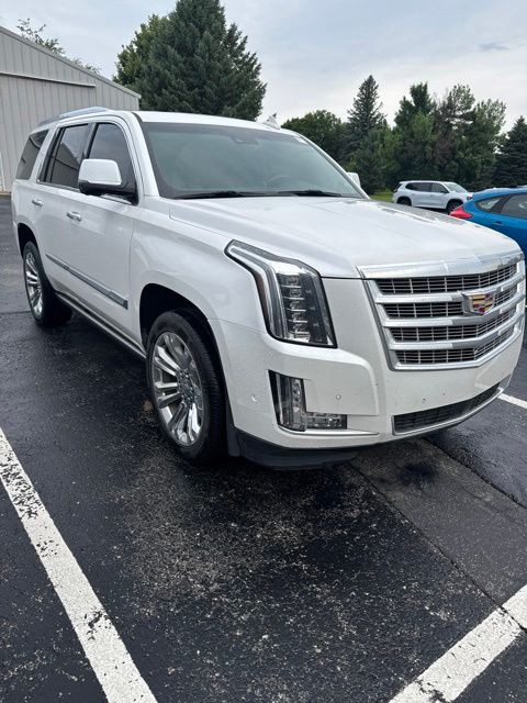 Crystal White Tricoat 2017 Cadillac Escalade SUV / Crossover Rear-Wheel Drive 8-Speed Automatic