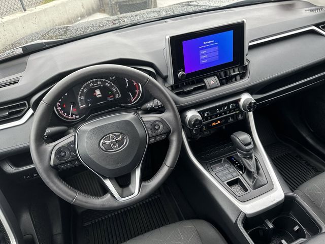 2024 Toyota RAV4 XLE 14