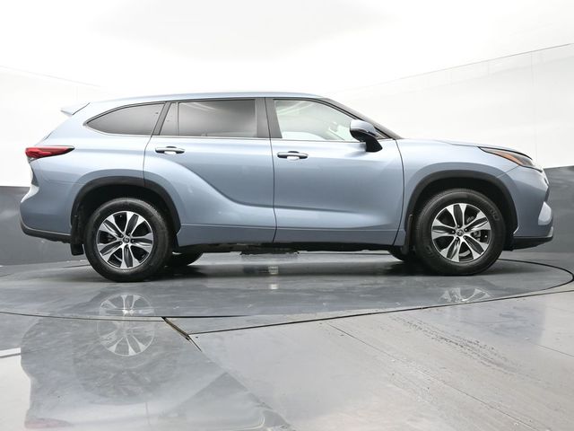 2023 Toyota Highlander XLE 42