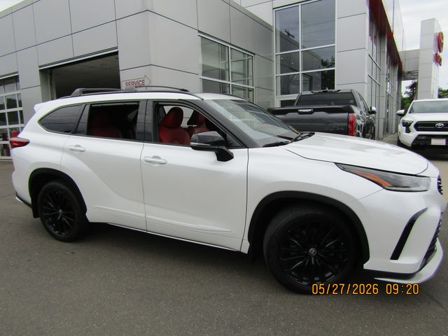used 2023 Toyota Highlander car, priced at $37,999
