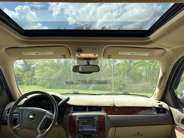 Used 2013 White Chevrolet LTZ image 15