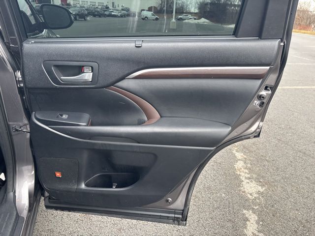 used 2015 Toyota Highlander car, priced at $15,999