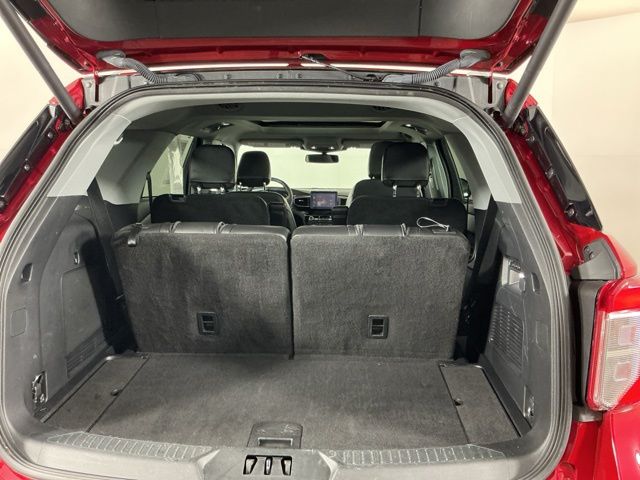 Used 2022 Red Ford Limited image 33