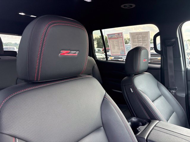 Used 2025 Chevrolet Traverse SUV