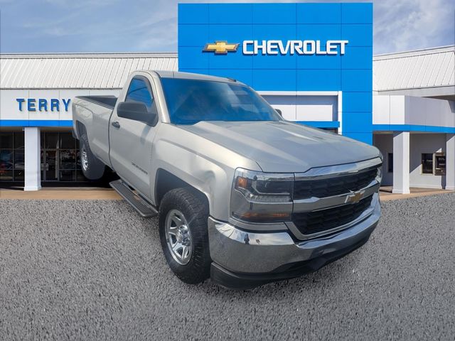 2018 Chevrolet Silverado 1500 LS RWD Plata (Silver Ice Metallic) Camioneta 4X2 6 velocidades Automática marcha alta