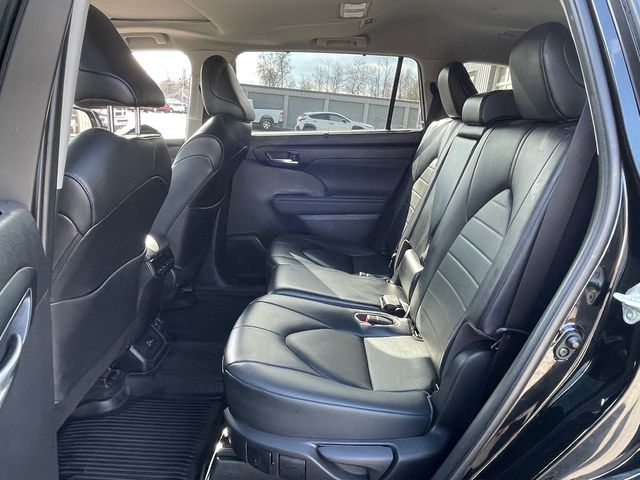 2023 Toyota Highlander XLE - Midnight Black Metallic exterior view 17