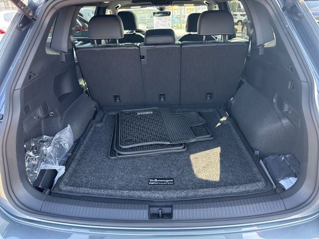 2024 Volkswagen Tiguan 2.0T SE R-Line Black photo