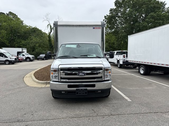 New 2027 Oxford White Ford E-350 SRW image 3