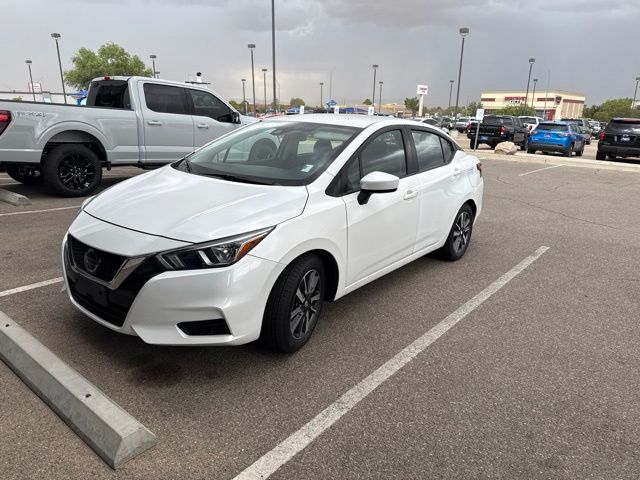 Aspen White Tricoat 2022 Nissan Versa Sedan Front-Wheel Drive Continuously Variable Transmission