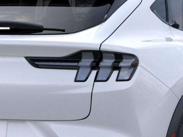 New 2026 White Ford Select image 21