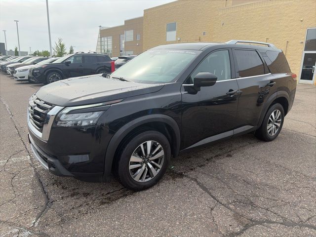 2025 Nissan Pathfinder SL