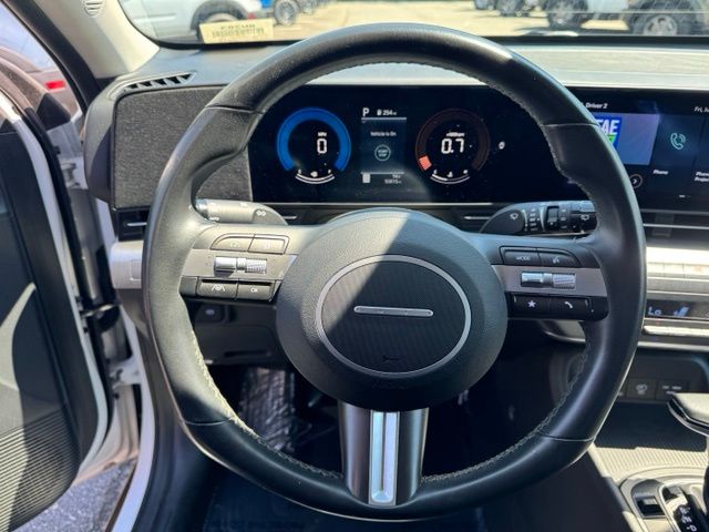 Used 2025 White Hyundai SEL image 17