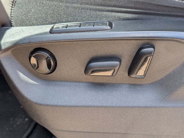 Used 2022  Volkswagen 3.6L V6 SEL Premium R-Line image 14