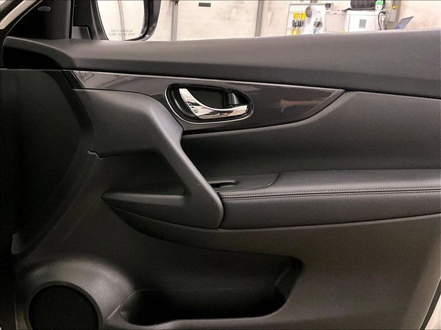 2018 Nissan Rogue SV White at Phil Fitts Ford
