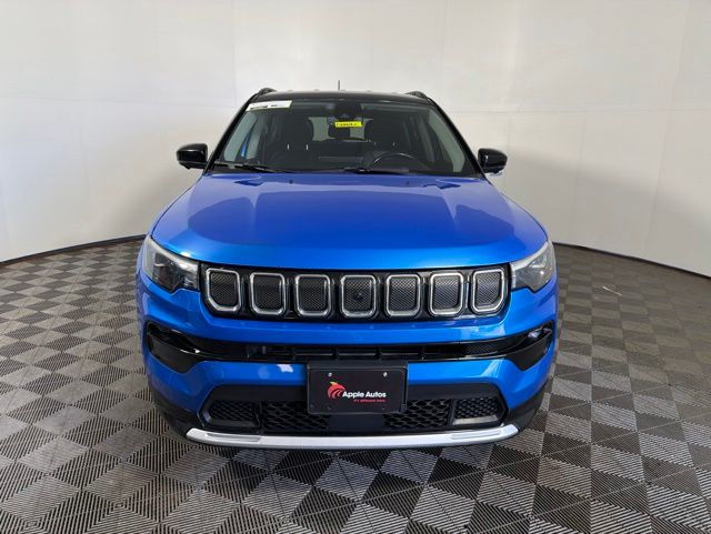 View vehicle photo 2