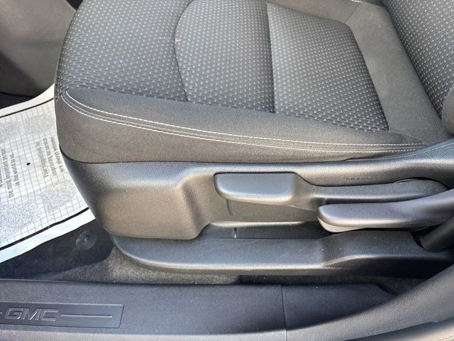 2024 GMC Terrain SLE photo