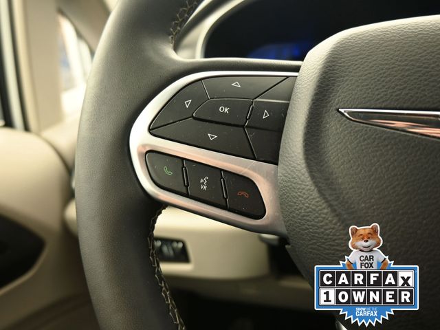 2023 Chrysler Pacifica Touring L photo