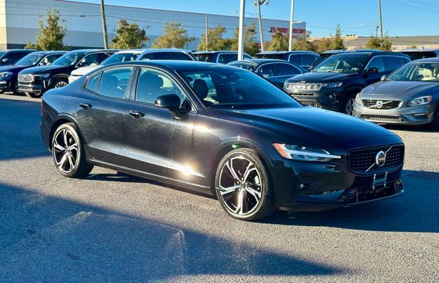 2024 Volvo S60 B5 Core Dark Theme