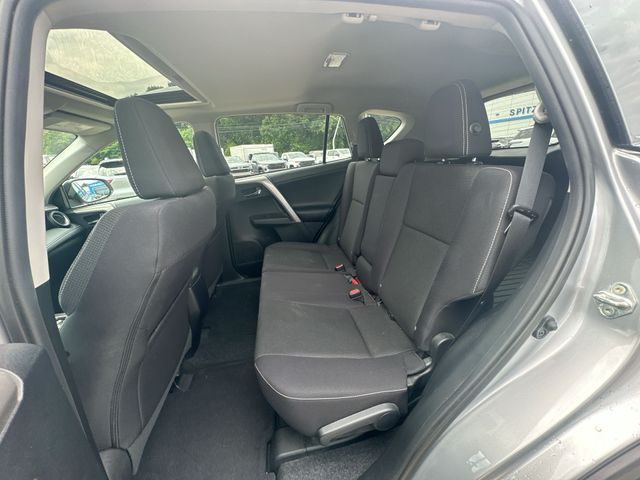 Used 2018 Silver Toyota XLE image 27