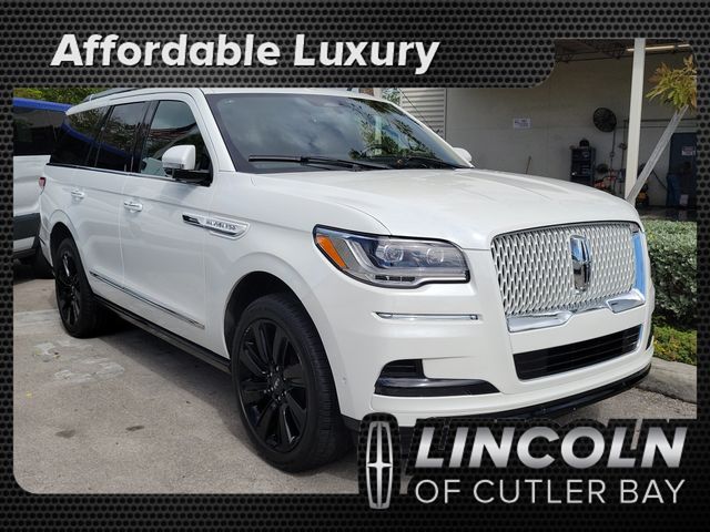 White Metallic 2023 Lincoln Navigator Reserve 4WD SUV / Crossover Four-Wheel Drive Automatic