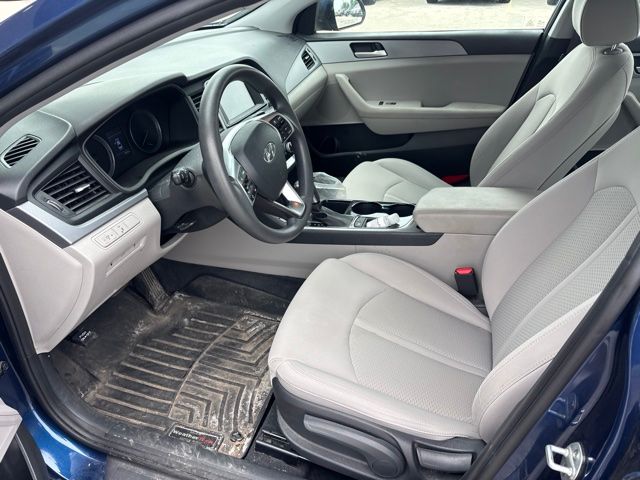 Used 2019 Lakeside Blue Hyundai SE image 11