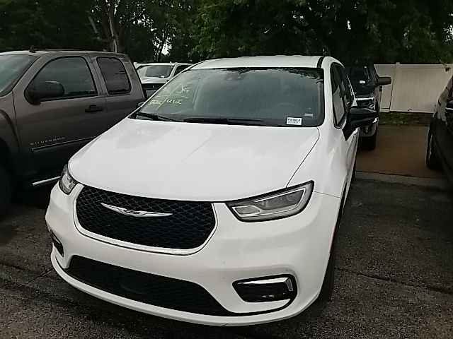 Used 2024 Chrysler Pacifica Van
