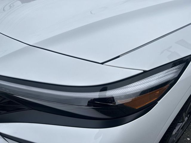 2025 Hyundai Elantra Hybrid - Image 10
