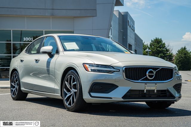 2020 Volvo S60 T6 Momentum