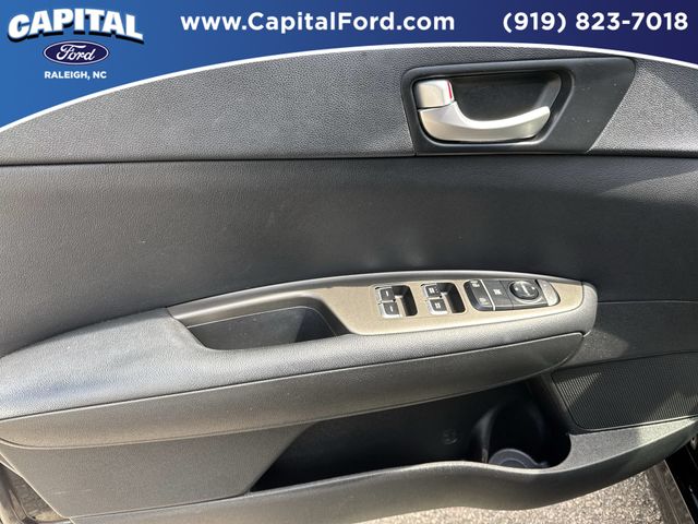 Used 2020 Black Kia SE image 20
