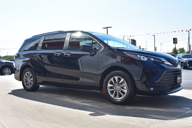 Used 2025 Toyota Sienna Van