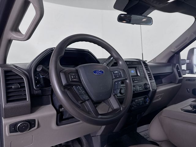 2022 Ford F-350SD XL photo