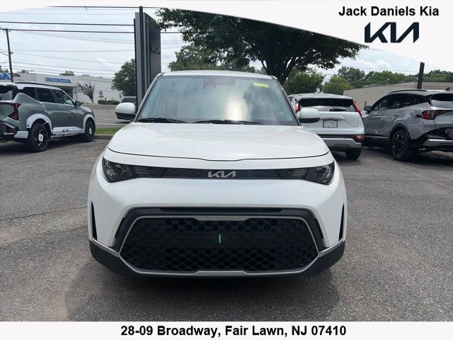 Snow White Pearl 2023 Kia Soul SUV / Crossover Front-Wheel Drive Continuously Variable Transmission
