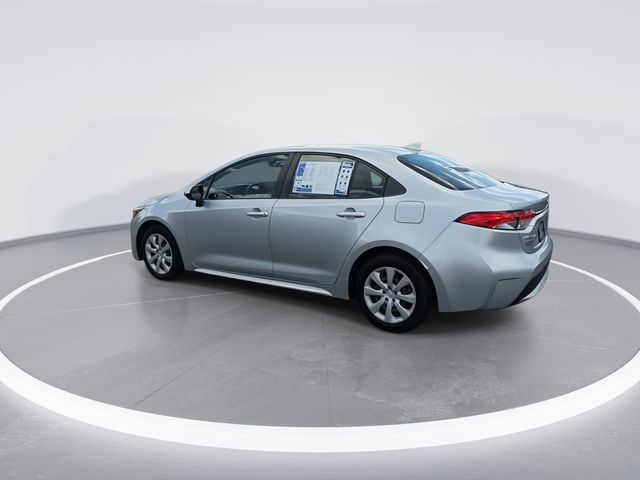 Used 2022 Silver Toyota LE image 6