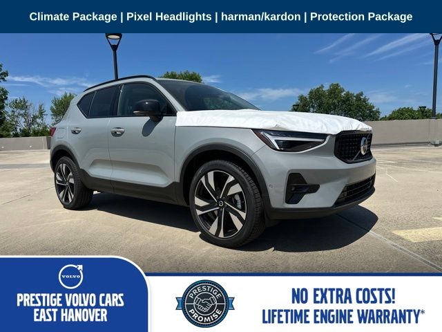 Gray (Vapour Grey Metallic) 2026 Volvo XC40 B5 Plus AWD SUV / Crossover All-Wheel Drive Automatic