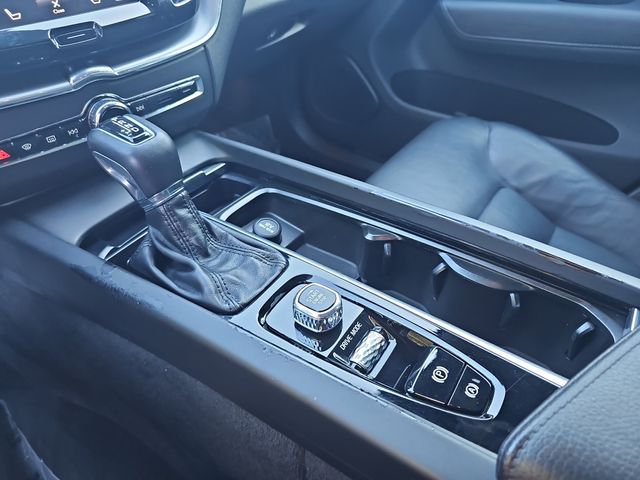 Used 2019 White Volvo T6 Momentum image 26
