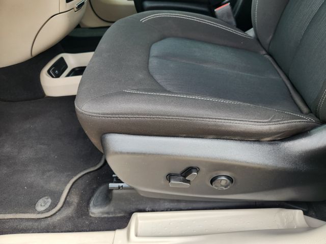 Used 2022 Chrysler Voyager Van