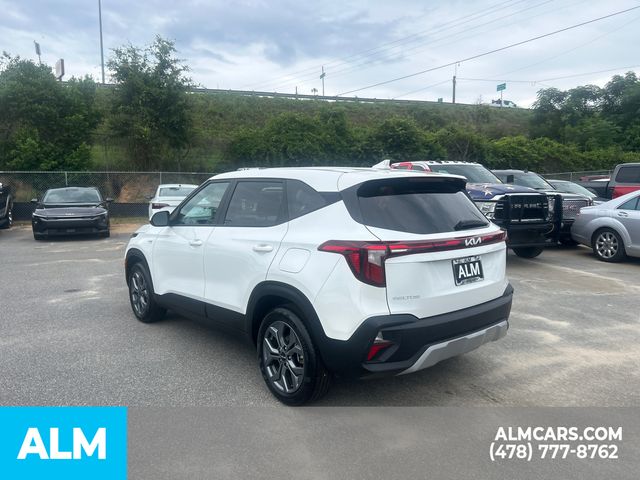 Used 2026 White Kia LX image 5