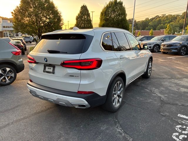 Used 2020 White BMW xDrive40i image 4
