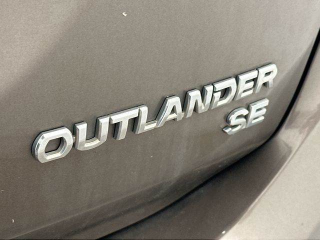 2018 Mitsubishi Outlander SE  at Subaru and VW of Moon Township