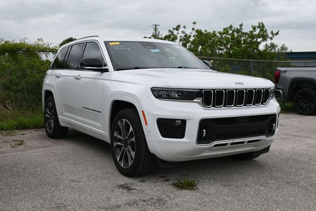 2023 Jeep Grand Cherokee Overland 4x4's photo