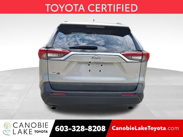 2021 Toyota RAV4 XLE photo 3
