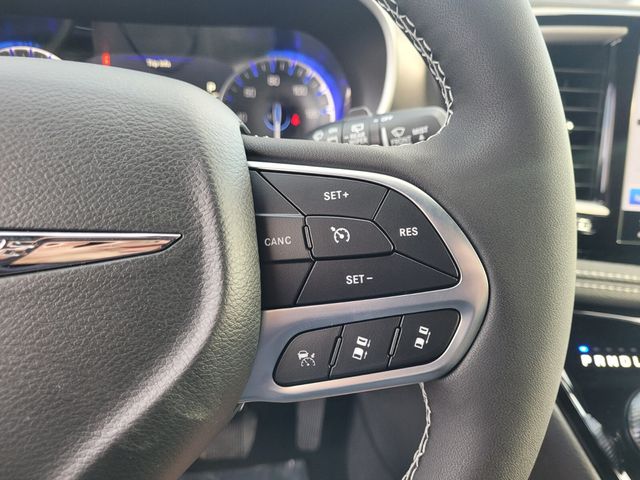 New 2026 Silver Chrysler Select image 29