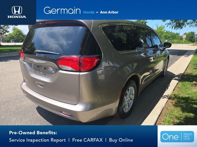 Used 2017 Molten Silver Chrysler Touring image 7
