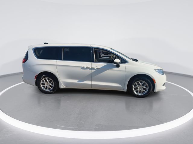 Used 2021 White Chrysler LX image 9