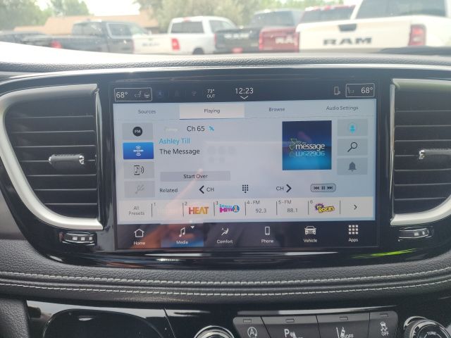 View vehicle photo 4